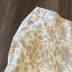 Lululemon Printed High-Rise capri Leggings in leopard print size 6